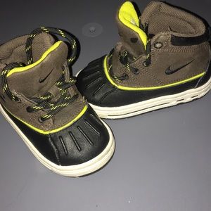 6c Nike Boots LIKE NEW Perfect for winter 🥶